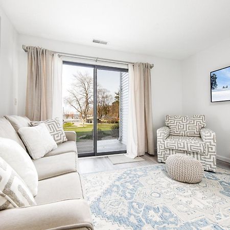 Gorgeous 2 Bedroom Lake View Condo مدينة ترافيرز المظهر الخارجي الصورة